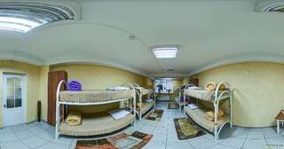 Гостиница HOSTEL House Улан-Удэ Односпальная кровать в общем номере (для 8 гостей)-1
